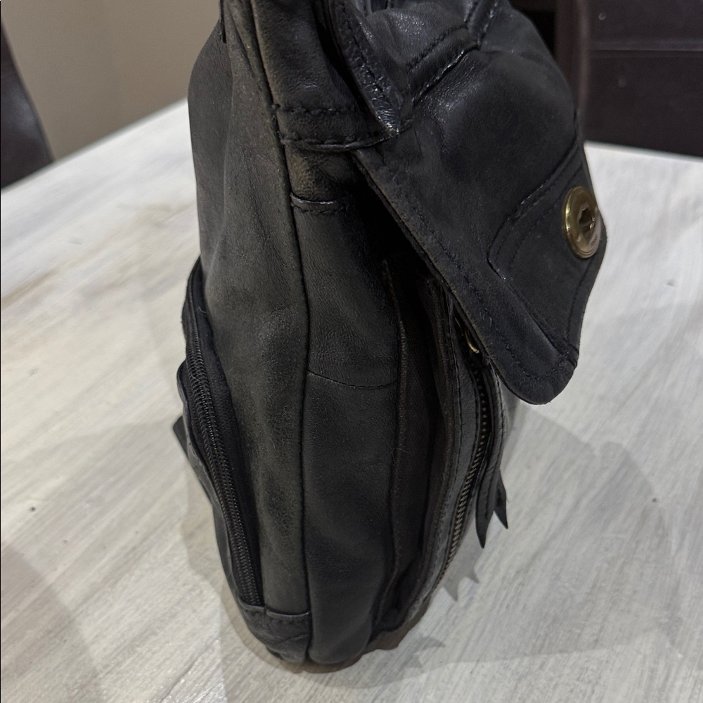 Vintage Fossil Black Leather Crossbody Bag - Picture 8 of 15